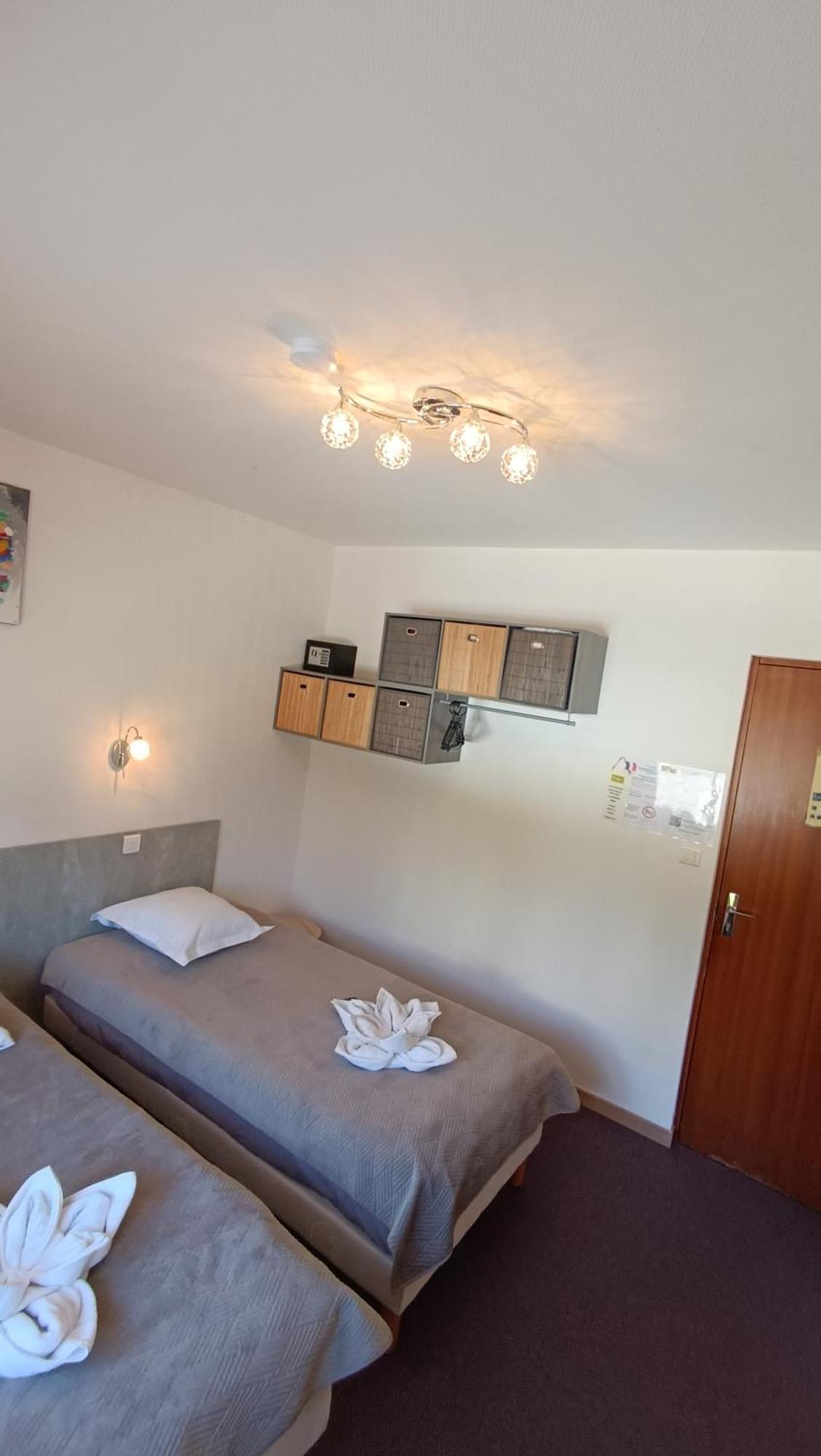 Hotel Le Pommeil กีเรต์ ภายนอก รูปภาพ